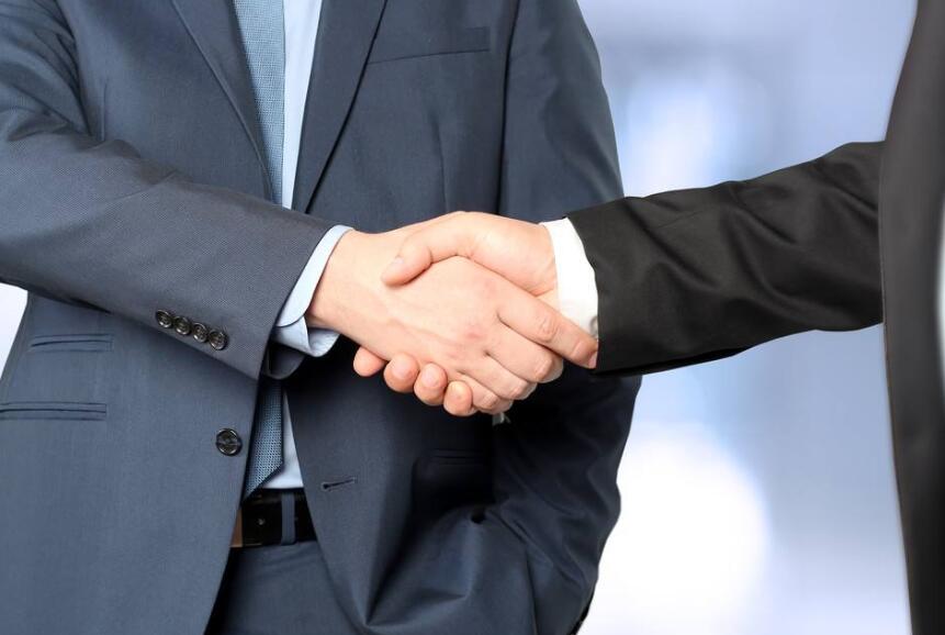 Comparison of five kinds of transport packing boxes made of different materials